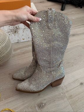 Betsy Johnson 8 Women's Crystal-Embellished Mid-Calf Cowboy Boots - Champagne